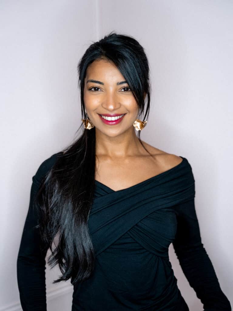 sophia rabahaoui formatrice en pose d'extensions de cils
